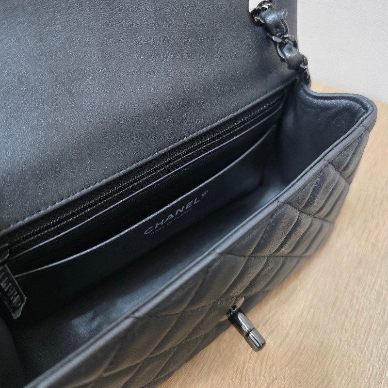 [新年優惠持續中🧧] Chanel香奈兒 銀黑羊皮菱格黑釦Mini CF20肩斜背-19