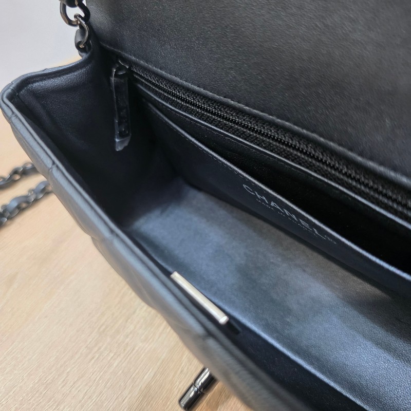 [新年優惠持續中🧧] Chanel香奈兒 銀黑羊皮菱格黑釦Mini CF20肩斜背-20