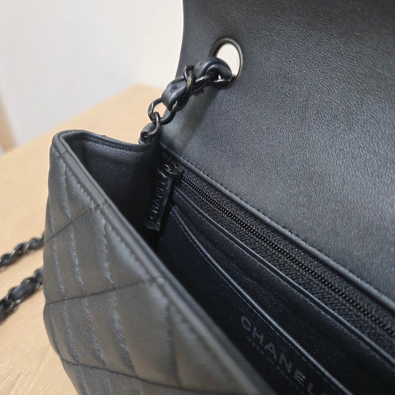 [新年優惠持續中🧧] Chanel香奈兒 銀黑羊皮菱格黑釦Mini CF20肩斜背-21