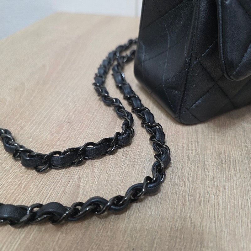 [新年優惠持續中🧧] Chanel香奈兒 銀黑羊皮菱格黑釦Mini CF20肩斜背-23