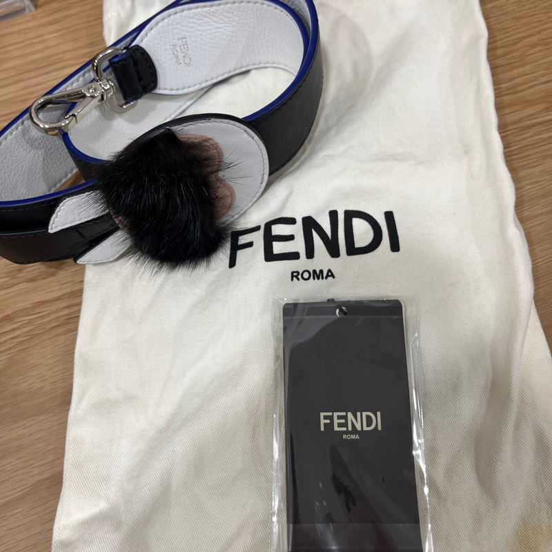 Fendi 老佛爺造型背帶-1
