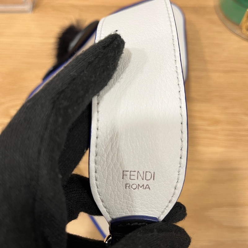 Fendi 老佛爺造型背帶-2