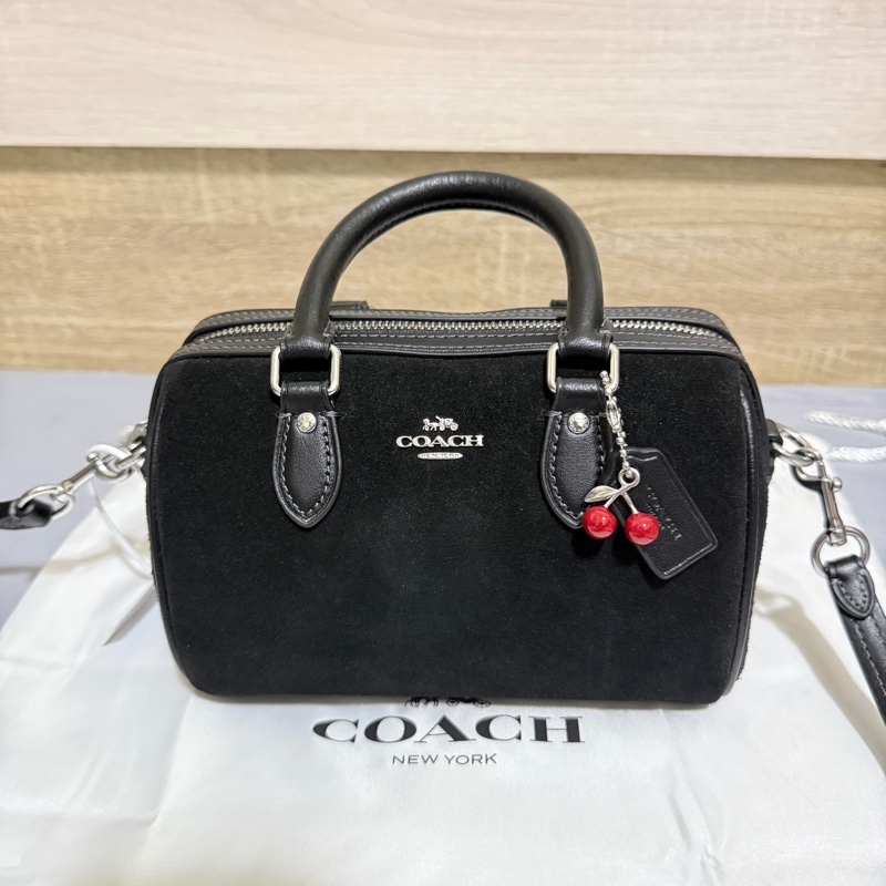 【COACH】ROWEN櫻桃掛件迷你斜背手袋-0