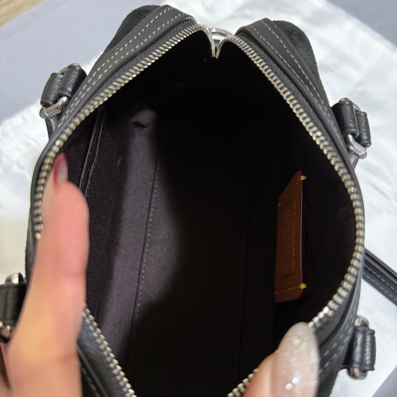 【COACH】ROWEN櫻桃掛件迷你斜背手袋-6