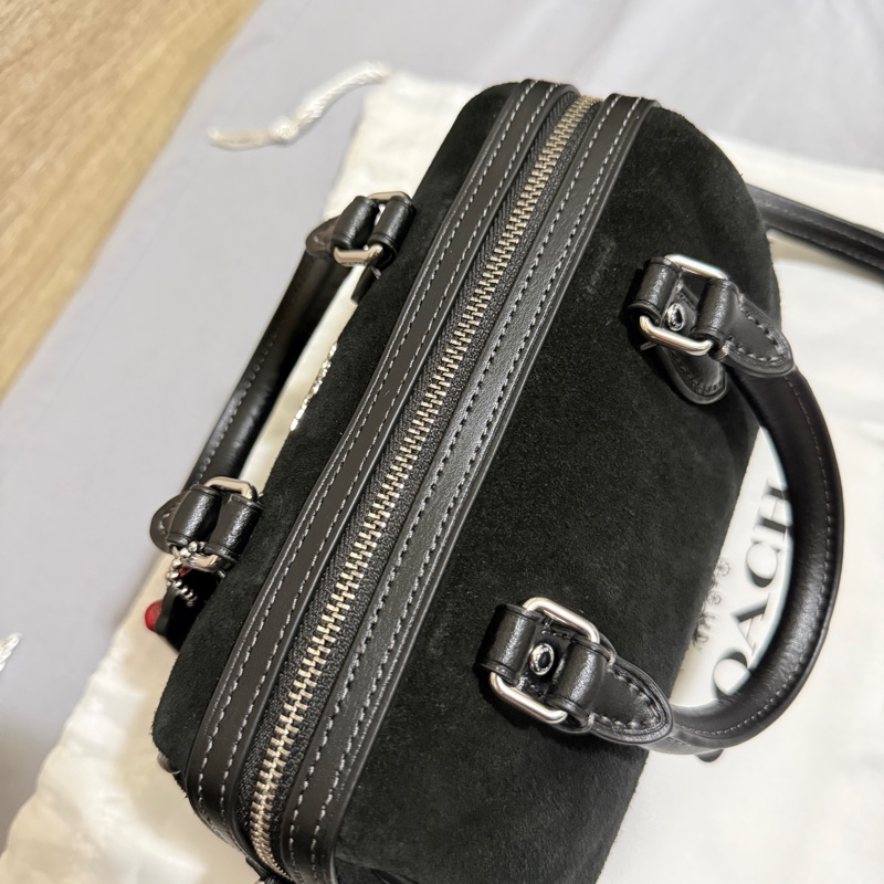 【COACH】ROWEN櫻桃掛件迷你斜背手袋-20