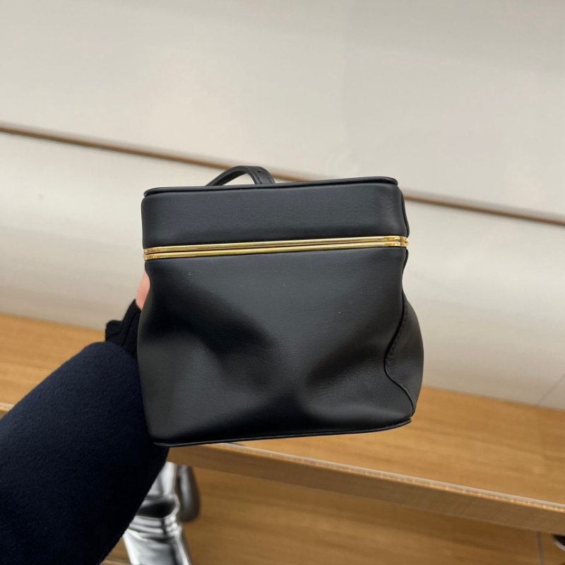 🌺2026春夏新品特價上市🌺Celine 124232 Triomphe Frame 凱旋門小款柔軟小牛皮盒子包 黑色-3