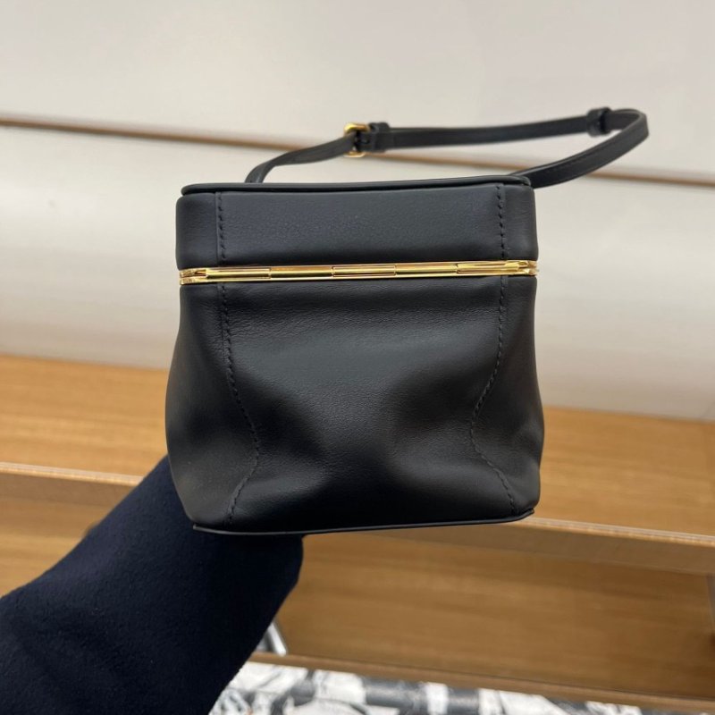 🌺2026春夏新品特價上市🌺Celine 124232 Triomphe Frame 凱旋門小款柔軟小牛皮盒子包 黑色-4