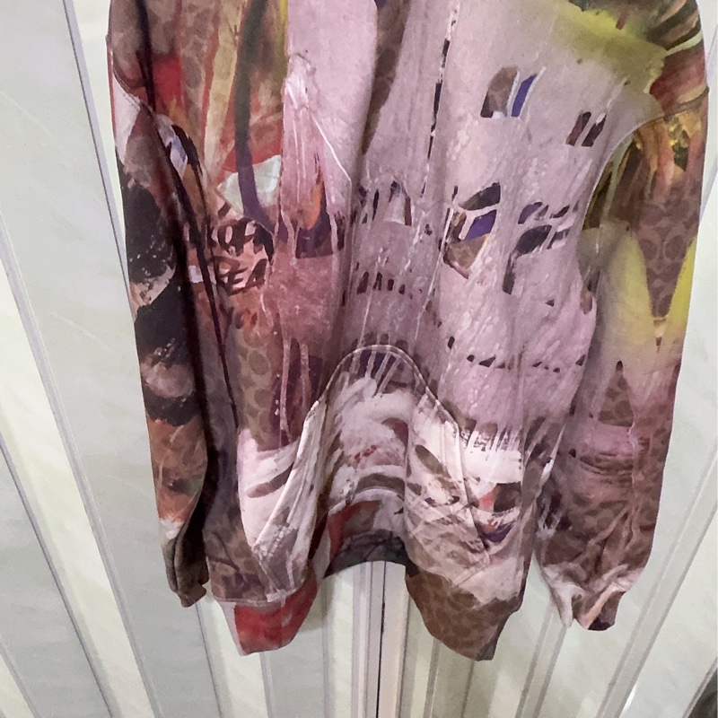 全新Coach 與紐約傳奇塗鴉藝術家組合聯名合作的有機棉連帽上衣-19