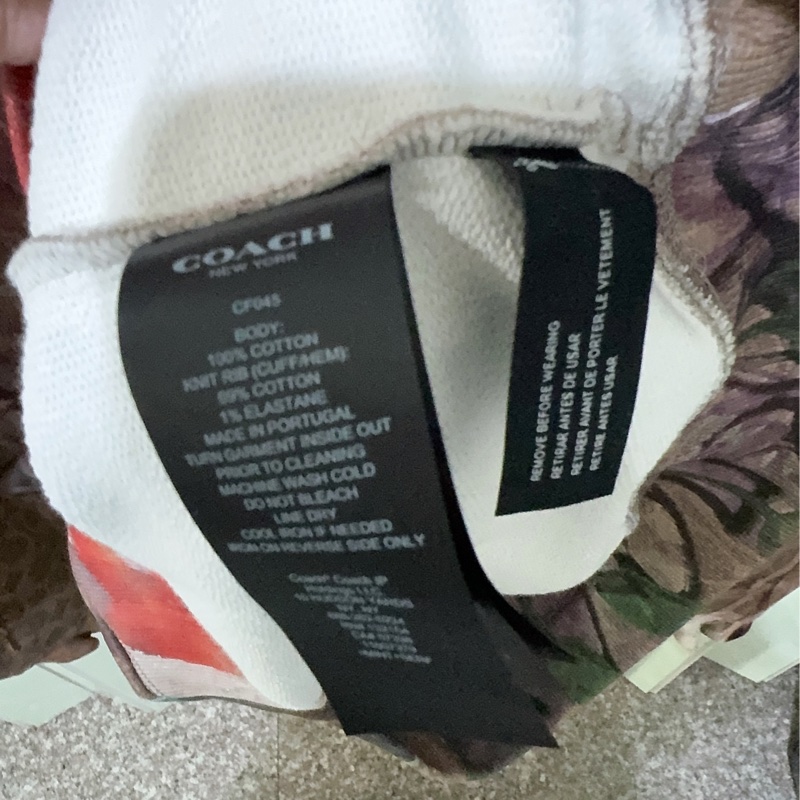 全新Coach 與紐約傳奇塗鴉藝術家組合聯名合作的有機棉連帽上衣-21