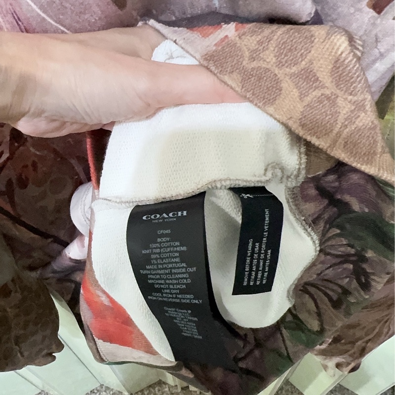 全新Coach 與紐約傳奇塗鴉藝術家組合聯名合作的有機棉連帽上衣-22