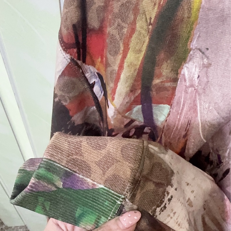 全新Coach 與紐約傳奇塗鴉藝術家組合聯名合作的有機棉連帽上衣-24