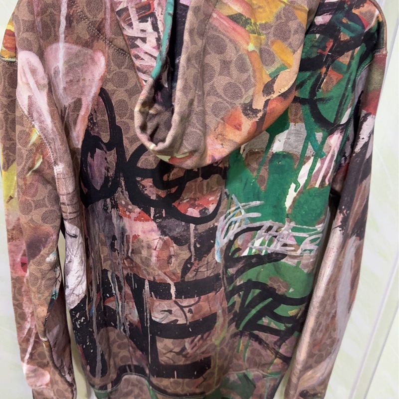 全新Coach 與紐約傳奇塗鴉藝術家組合聯名合作的有機棉連帽上衣-26