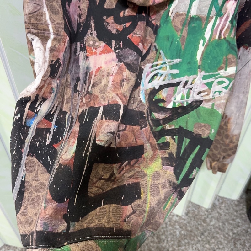 全新Coach 與紐約傳奇塗鴉藝術家組合聯名合作的有機棉連帽上衣-28