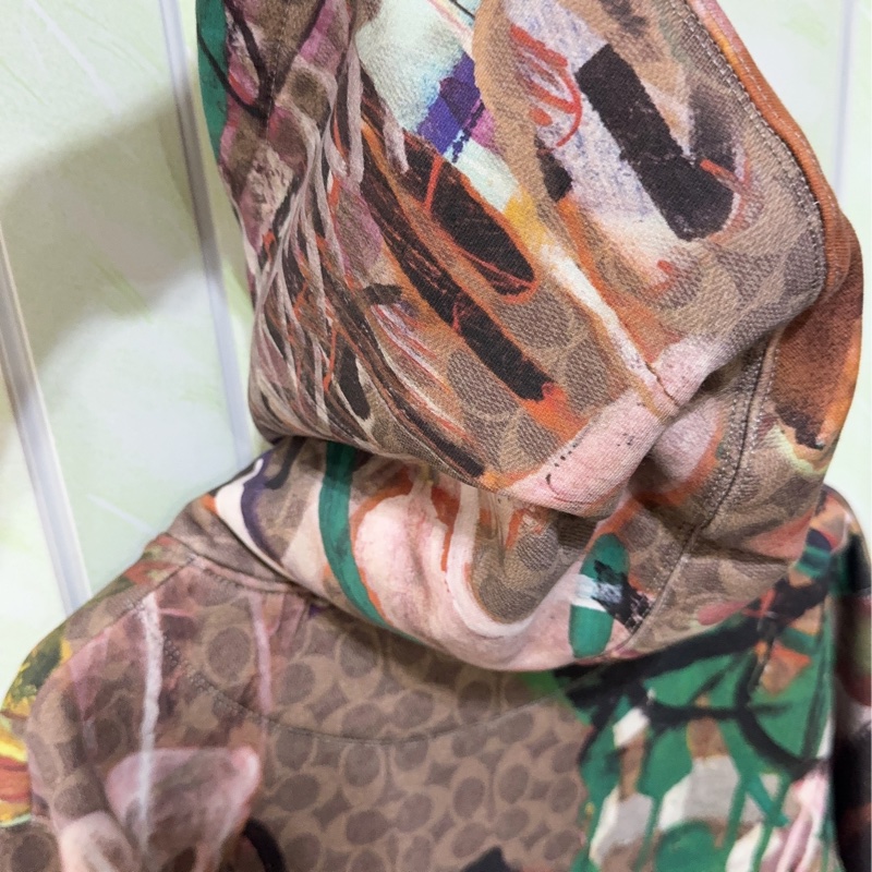 全新Coach 與紐約傳奇塗鴉藝術家組合聯名合作的有機棉連帽上衣-29