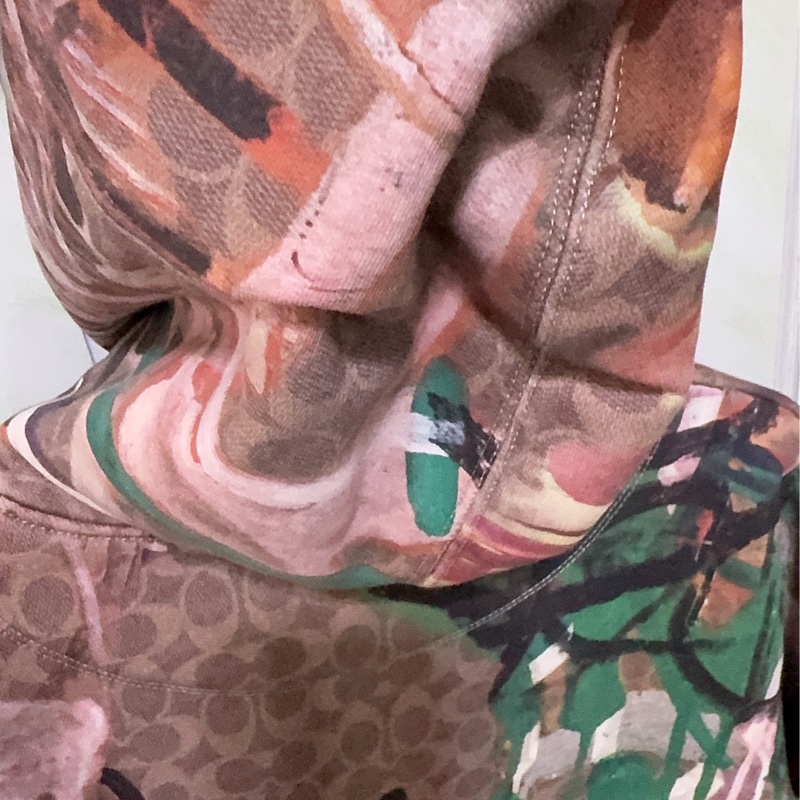 全新Coach 與紐約傳奇塗鴉藝術家組合聯名合作的有機棉連帽上衣-30