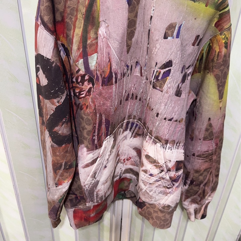 全新Coach 與紐約傳奇塗鴉藝術家組合聯名合作的有機棉連帽上衣-37