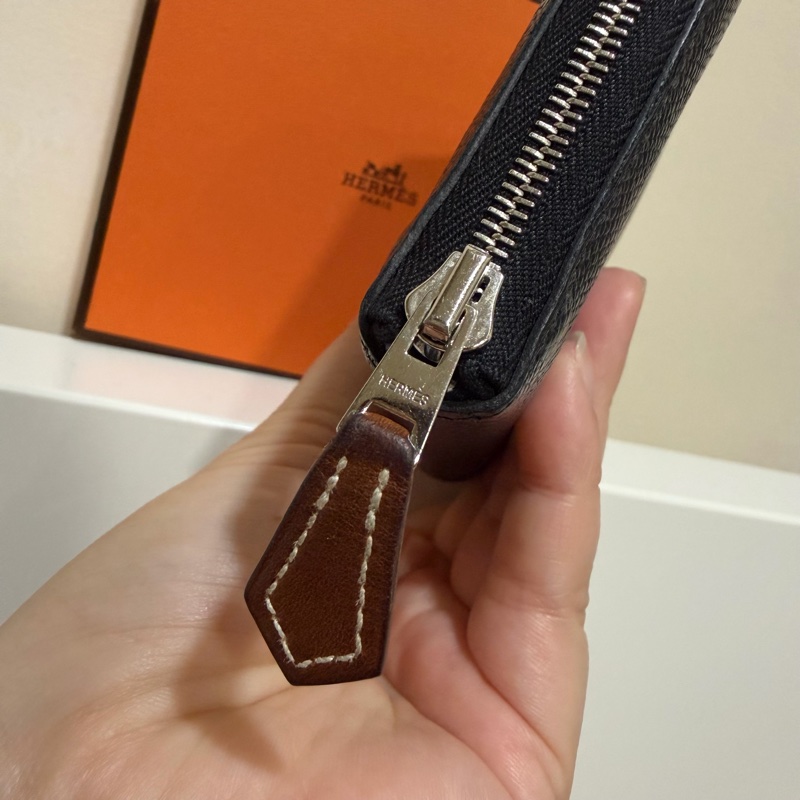 Hermes 愛馬仕 自由之城 狗來富 絲巾短夾 黑-5