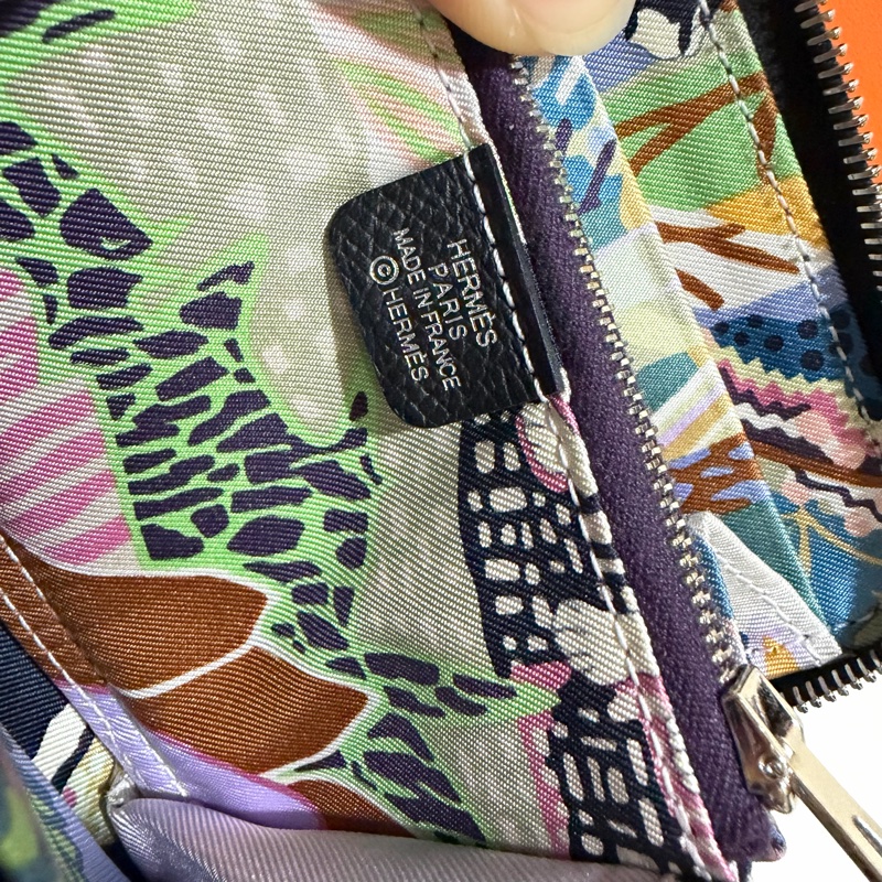 Hermes 愛馬仕 自由之城 狗來富 絲巾短夾 黑-18