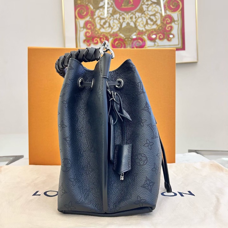 LV 鏤雕皮革 手提包水桶包   黑色 芯片款  25*15cm*25 99新配件鎖鑰匙塵袋購證-3