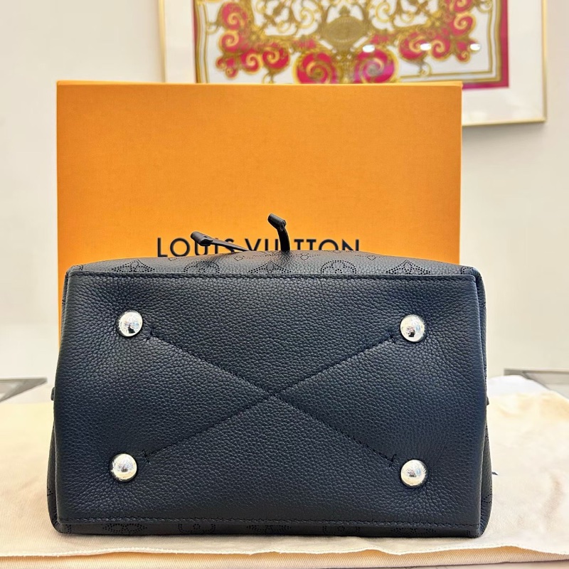 LV 鏤雕皮革 手提包水桶包   黑色 芯片款  25*15cm*25 99新配件鎖鑰匙塵袋購證-5