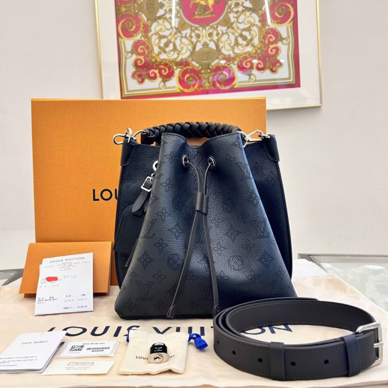 LV 鏤雕皮革 手提包水桶包   黑色 芯片款  25*15cm*25 99新配件鎖鑰匙塵袋購證-7