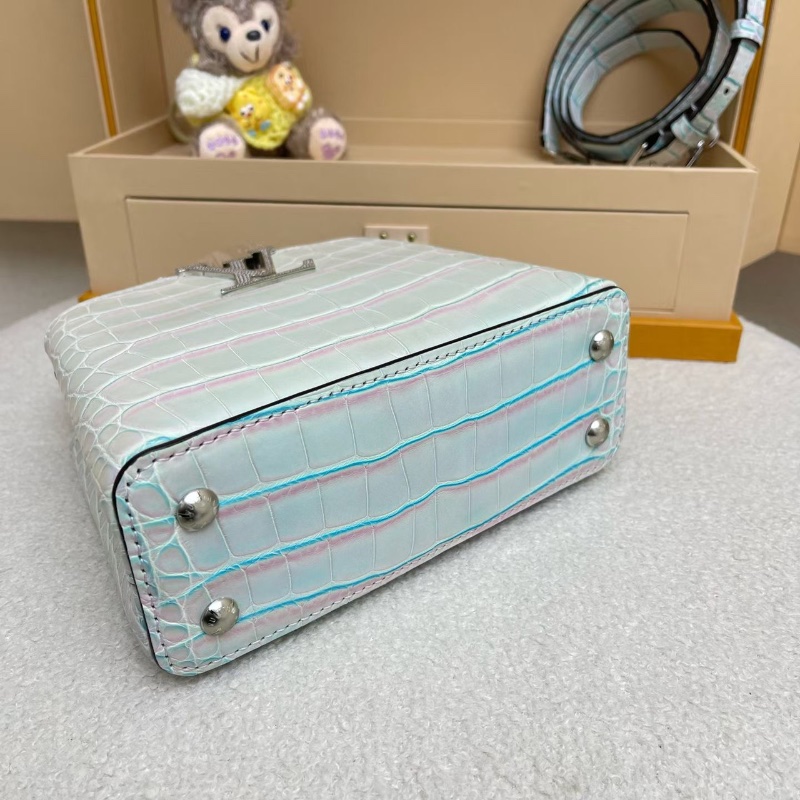 LVcap capucines mini 限量炫彩 鑽扣 稀有皮 鰐魚皮藍絲玫瑰  20x8x16  全新配件塵袋盒子-5