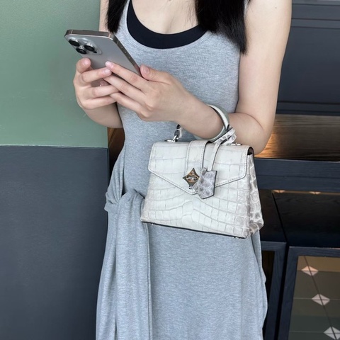 LV 喜馬拉雅 撒哈拉 風中玫瑰 稀有款19x9x15  全新配件塵袋盒子