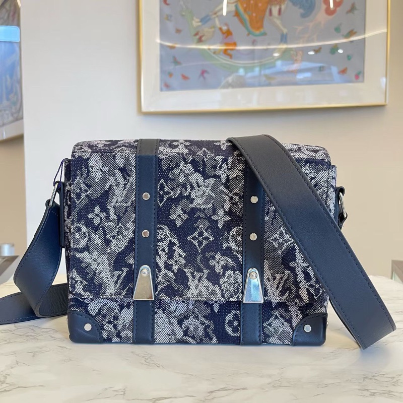 LV Trunk Tapestry老花滿印丹寧郵差硬盒子包 24*5.5*18 98新配件塵袋-1