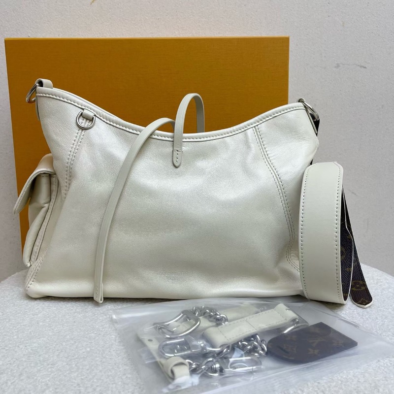 LV Carryall Cargo Vib小號 白武士33.5x15x23  全新配件塵袋-1