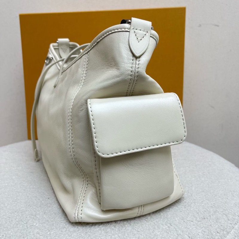 LV Carryall Cargo Vib小號 白武士33.5x15x23  全新配件塵袋-4