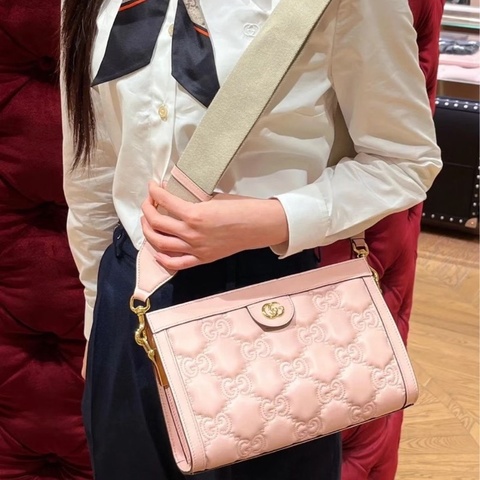 GUCCI Matelassé金色徽標鏈條帆布雙肩帶 粉色 夾子包  25.91*7.87*17.53cm  全新配件塵袋