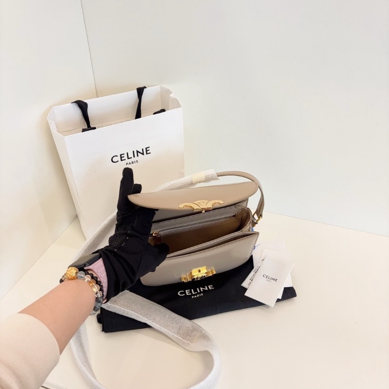 Celine Besace CLEA凱旋門新款 郵差包馬鞍包 裸色金扣Box 19*15*5  全新配件塵袋-4