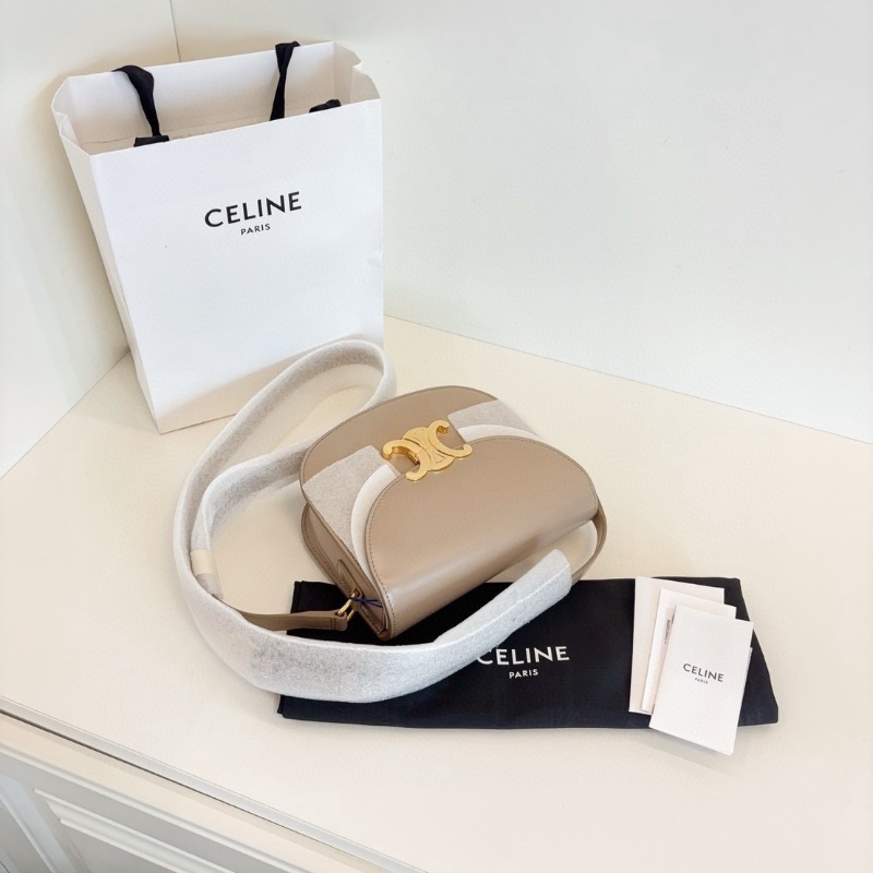 Celine Besace CLEA凱旋門新款 郵差包馬鞍包 裸色金扣Box 19*15*5  全新配件塵袋-6