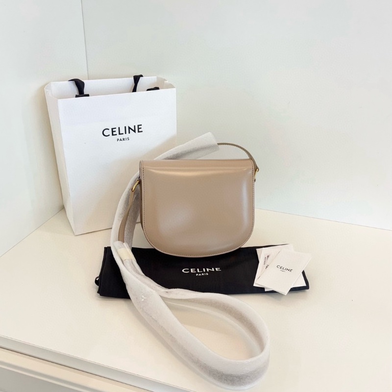 Celine Besace CLEA凱旋門新款 郵差包馬鞍包 裸色金扣Box 19*15*5  全新配件塵袋-9