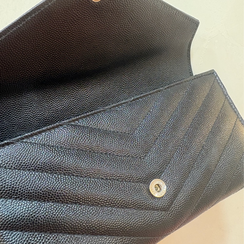 ysl 黑銀魚子醬信封式長夾-5