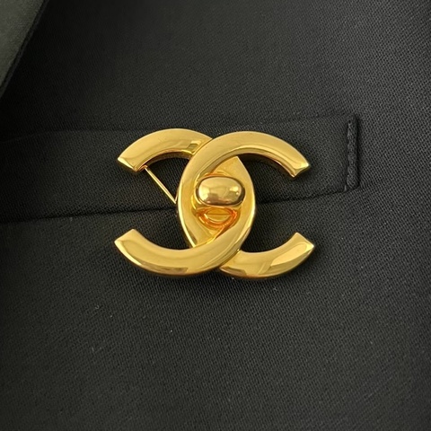 新上架❤️‍🔥💛Chanel Vintage💛❤️‍🔥92新✨香奈兒中古書包扣胸針/經典必收款