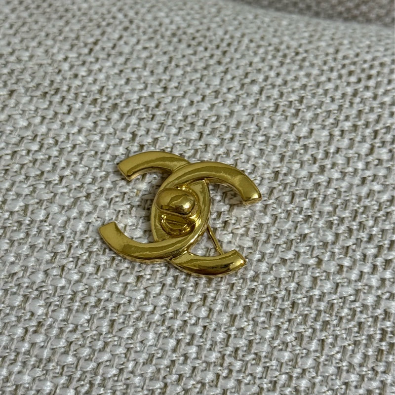 新上架❤️🔥💛Chanel Vintage💛❤️🔥92新✨香奈兒中古書包扣胸針/經典必收款-7