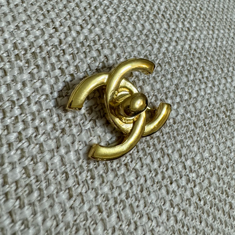 新上架❤️🔥💛Chanel Vintage💛❤️🔥92新✨香奈兒中古書包扣胸針/經典必收款-8