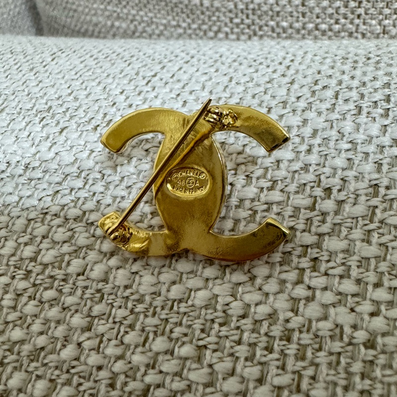 新上架❤️🔥💛Chanel Vintage💛❤️🔥92新✨香奈兒中古書包扣胸針/經典必收款-15