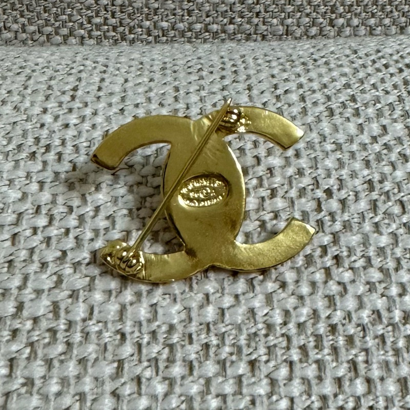 新上架❤️🔥💛Chanel Vintage💛❤️🔥92新✨香奈兒中古書包扣胸針/經典必收款-16