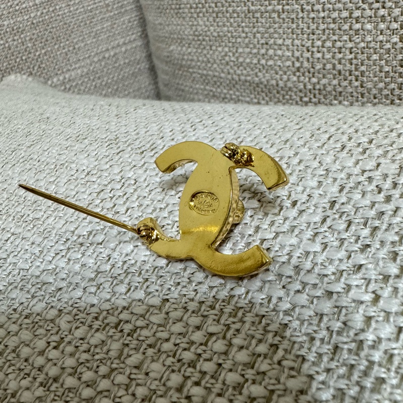 新上架❤️🔥💛Chanel Vintage💛❤️🔥92新✨香奈兒中古書包扣胸針/經典必收款-17