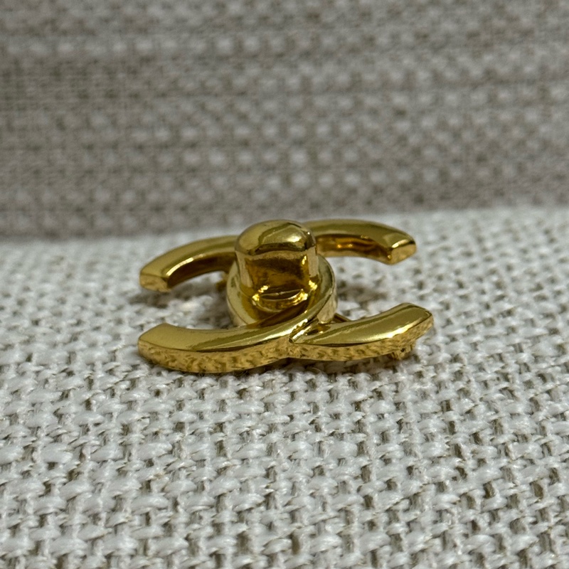 新上架❤️🔥💛Chanel Vintage💛❤️🔥92新✨香奈兒中古書包扣胸針/經典必收款-26