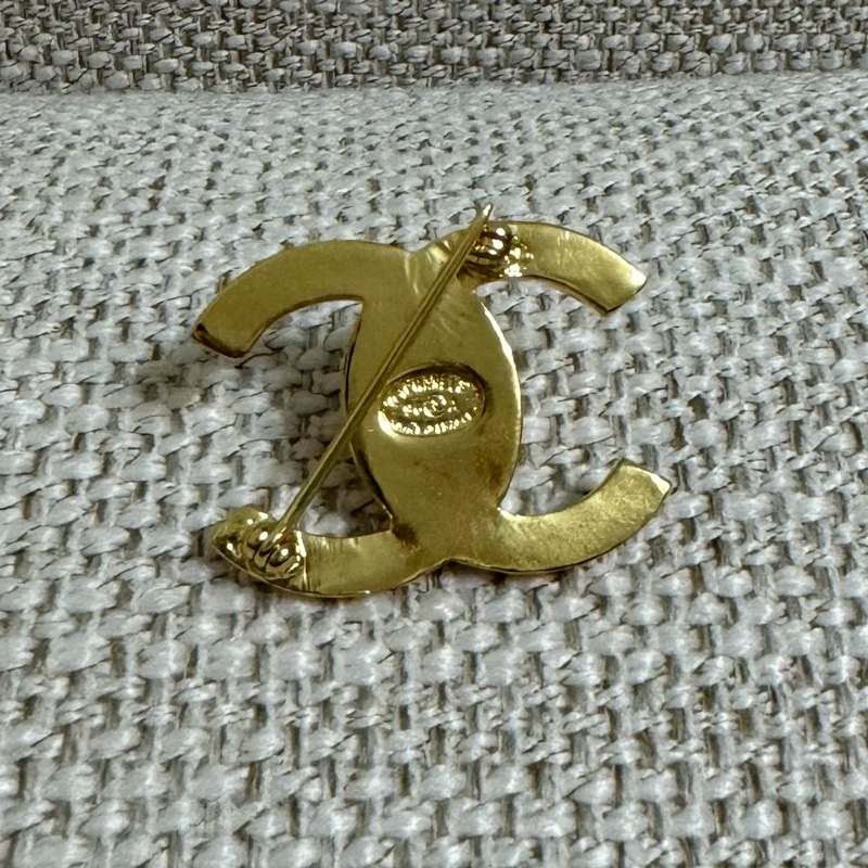 新上架❤️🔥💛Chanel Vintage💛❤️🔥92新✨香奈兒中古書包扣胸針/經典必收款-29