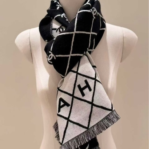 附盒子 Chanel 26p 爆款經典菱格圍巾🧣 全新全配 黑色
