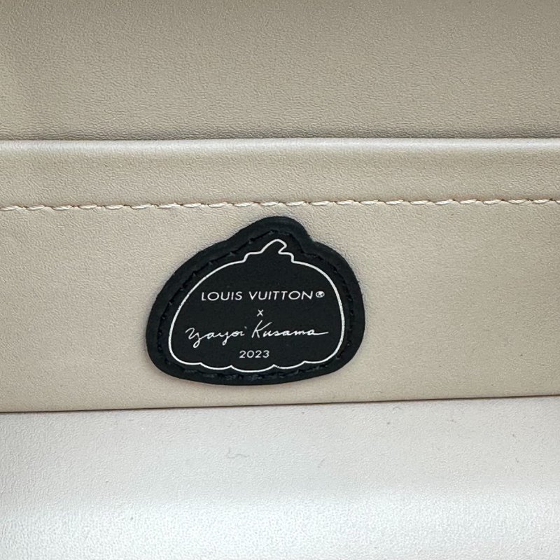 【美收精品】Louis Vuitton  草間彌生聯名包 C-207【隔月月中將轉賣至日本 上架期限30天】-7