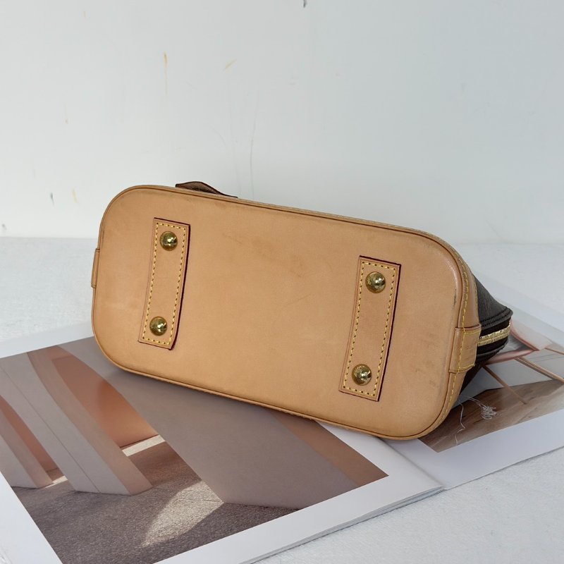 LOUIS VUITTON Alma BB-5