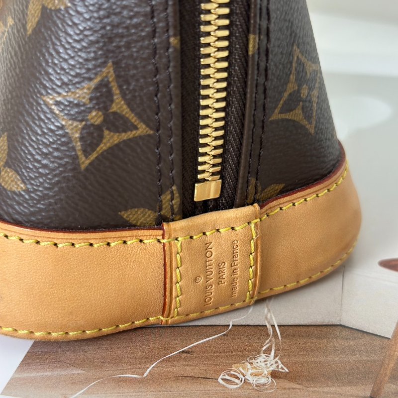 LOUIS VUITTON Alma BB-8