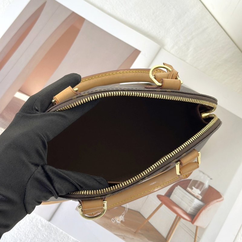 LOUIS VUITTON Alma BB-13