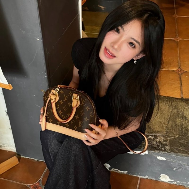 LOUIS VUITTON Alma BB-16