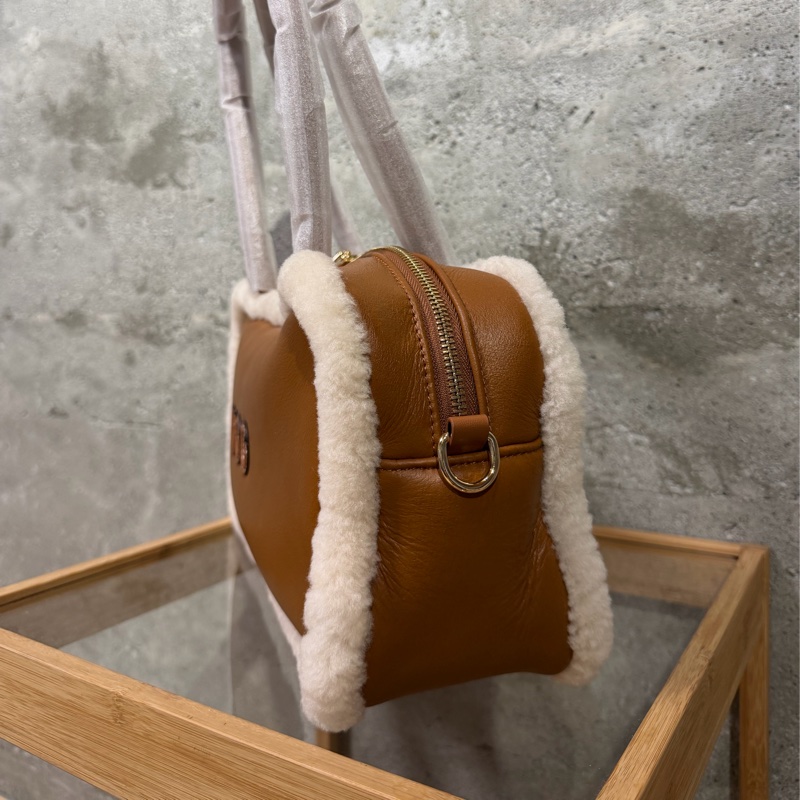 UGG OMI 經典皮革手提肩背斜背包-3